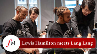 F1 star Lewis Hamilton impresses Lang Lang by playing Adele tune on piano image