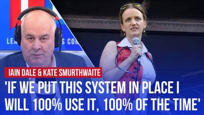 Kate Smurthwaite would 'welcome' gendered seating on aeroplanes image