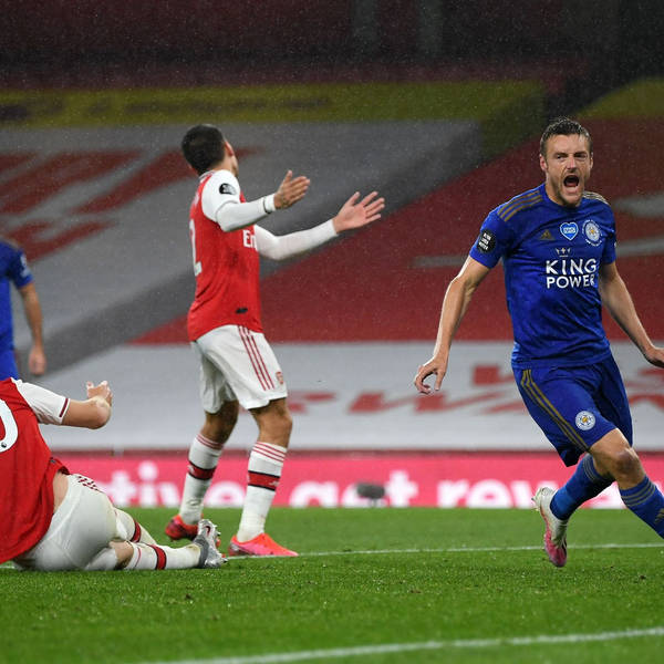 10-men Arsenal draw to Leicester after late Vardy equaliser