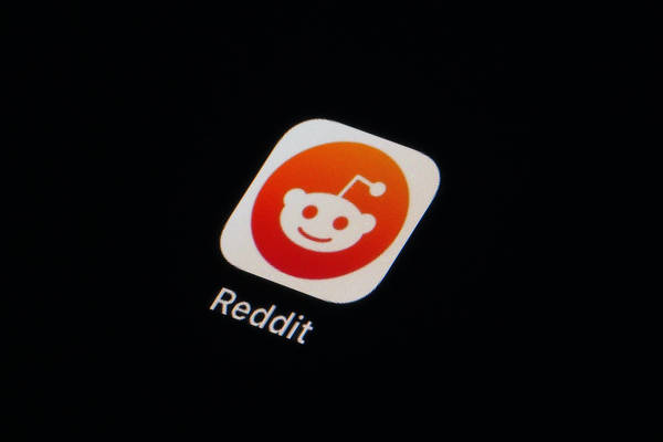 The Battle to Save Reddit