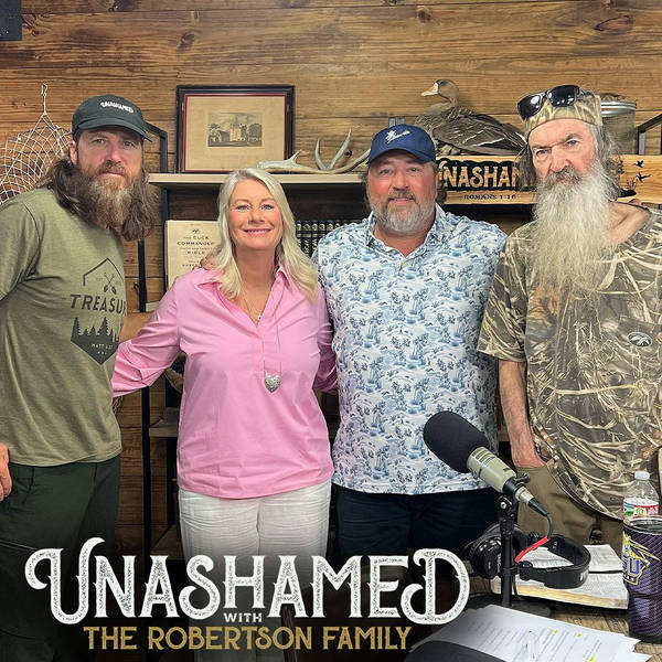 Ep 916 | Phil Claims He Changed Diapers, Jase Scores Points with Missy & Lisa’s Cancer-Free Journey