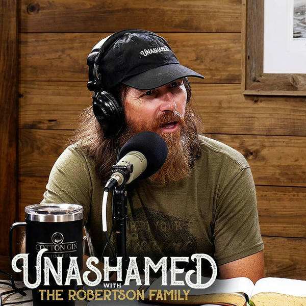 Ep 905 | Jase Sees a Bad Omen When He Misses Church & Taking a Leashed Pig for a Walk?