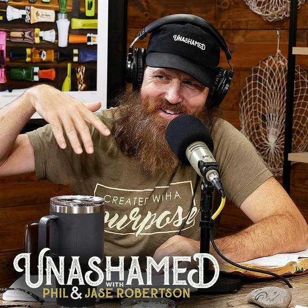 Ep 736 | Jase’s Awkward Airport Bathroom Encounter & Phil Doesn’t Get Why It’s Worth Talking About
