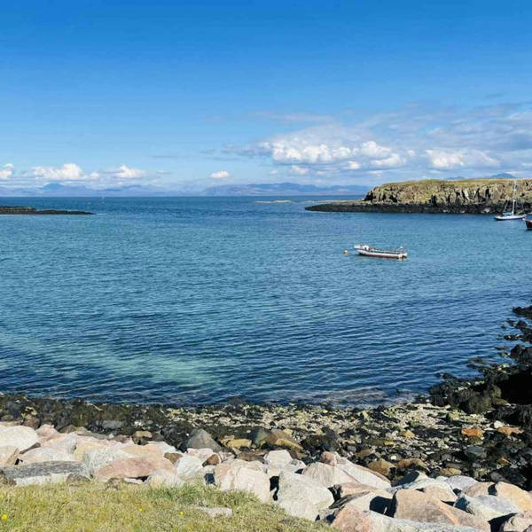 Sound Escape 72: relax on the shore of the Hebridean island of Eigg