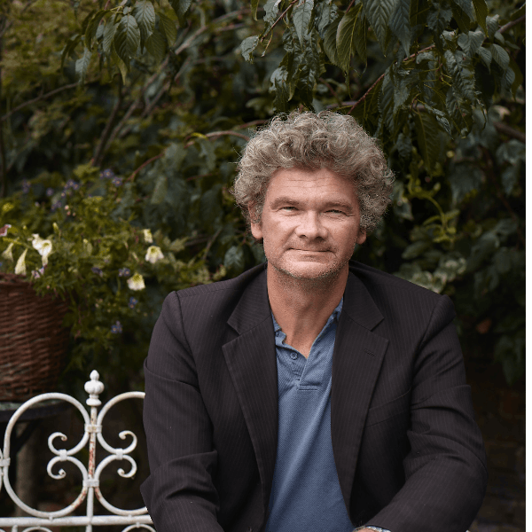 77. Wisdom, wizards and wise-cracks with Detectorists and Horrible Histories star Simon Farnaby
