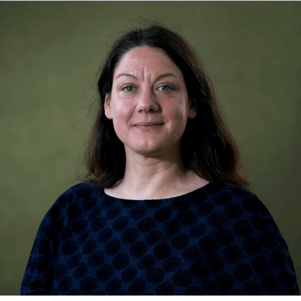 74. A friendly and fascinating chat with nature writer Helen Macdonald about her new book Vesper Flights