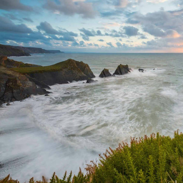 Sound Escape 49: soothing waves crashing on an empty beach in Devon