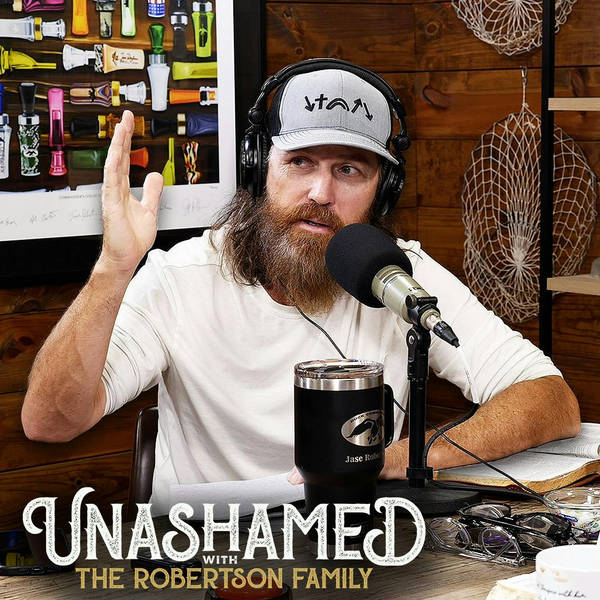 Ep 941 | Phil Sticks His Foot in His Mouth with a Pro Athlete & Jase Is Called Out for a Hat in Church