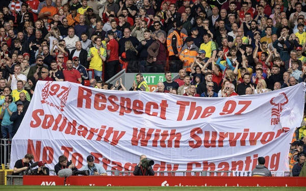 Nottingham Forest Fan Banner & Tragedy Chanting: Free Special
